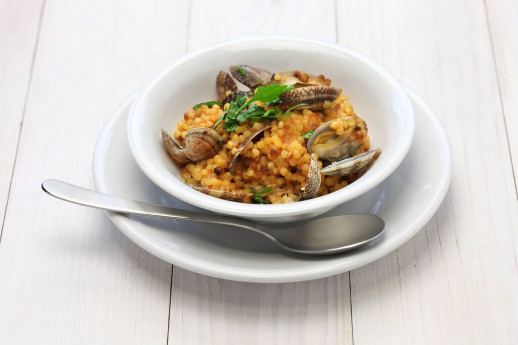 Fregola con arselle