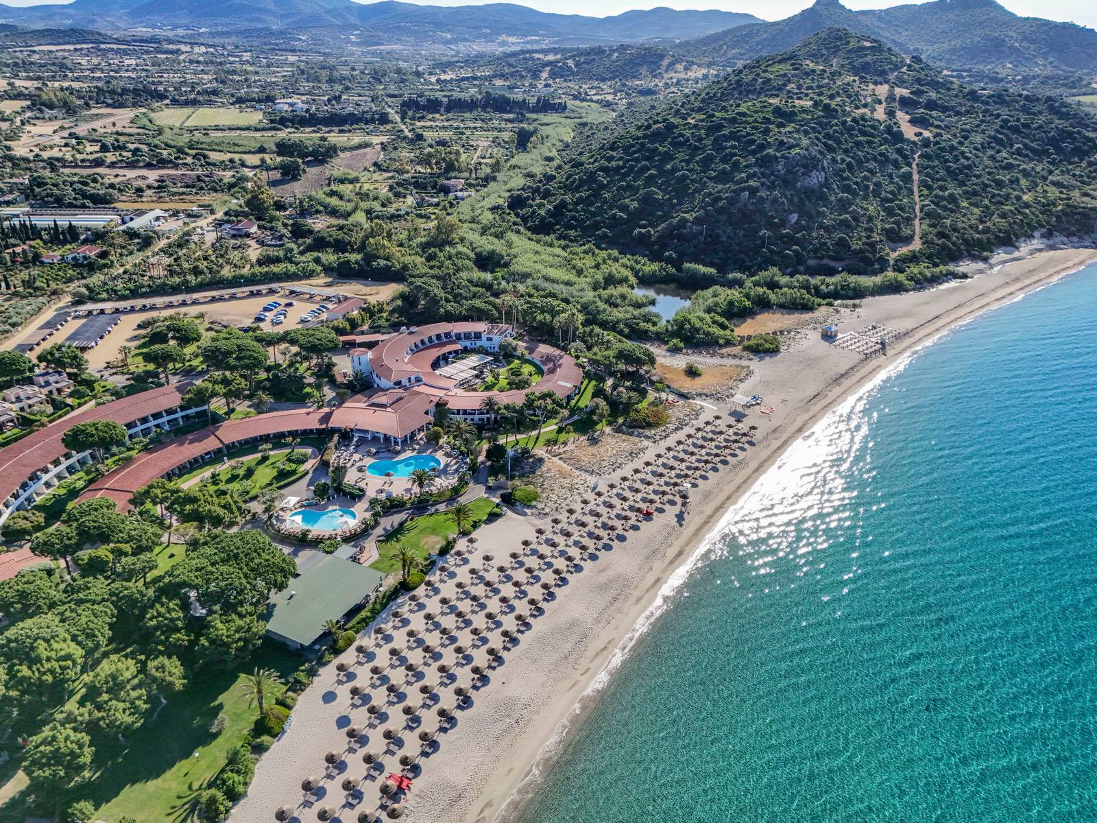 Vista aerea della spiaggia di Villasimius davanti al Cormoran Resort