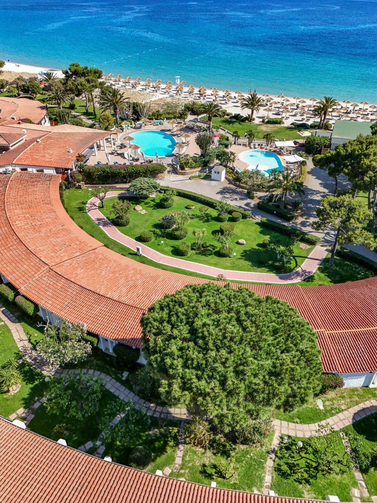 Foto aerea del Cormoran Resort e del mare di Villasimius