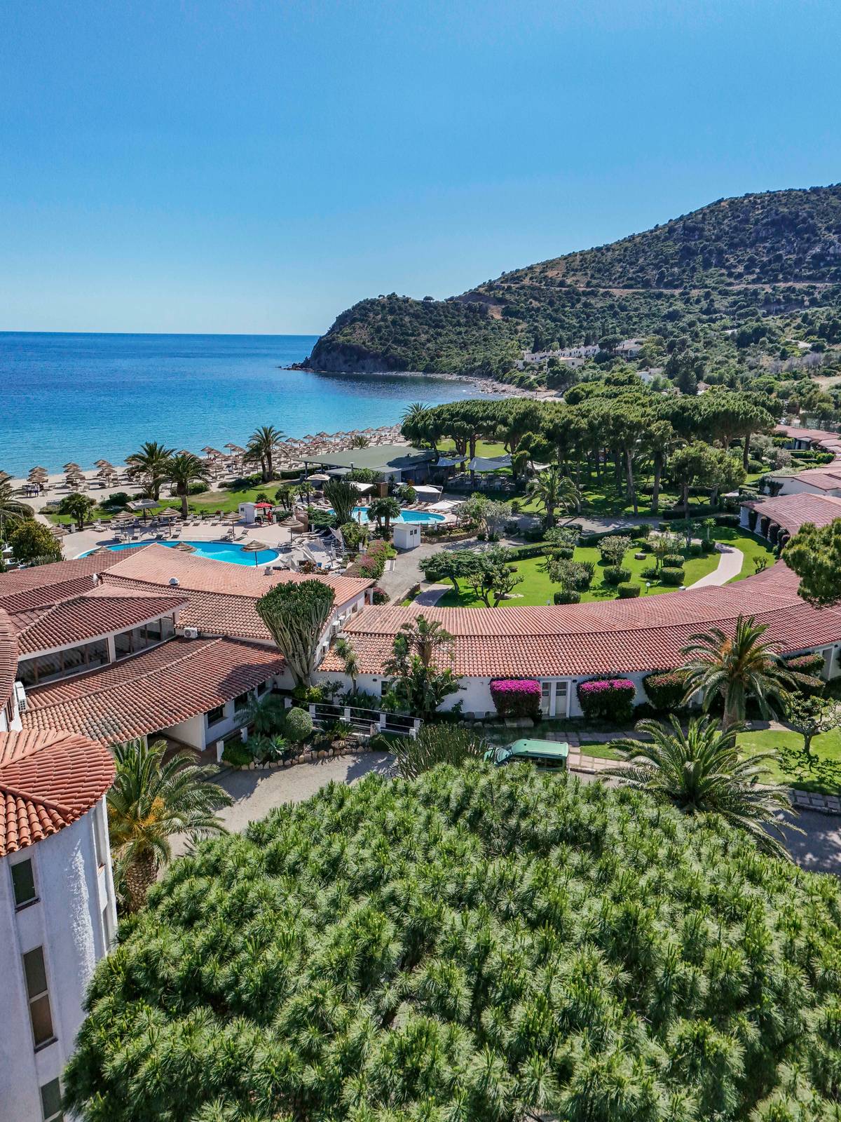 Foto aerea del Cormoran Resort e del mare di Villasimius