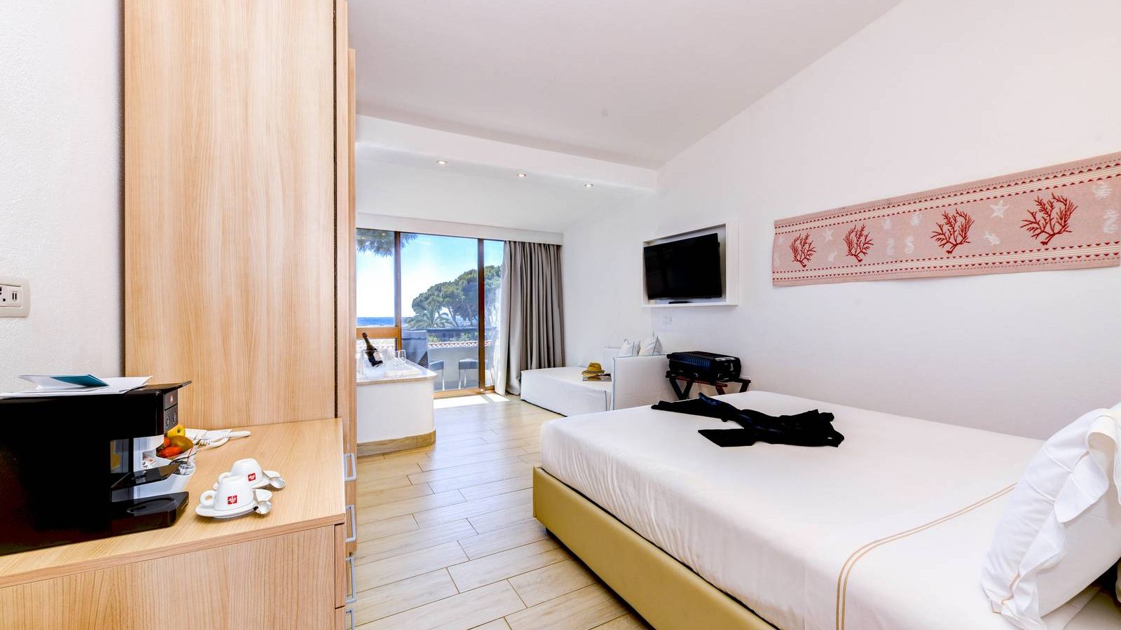 Chambre Deluxe Family vue mer – Cormoran Resort Villasimius