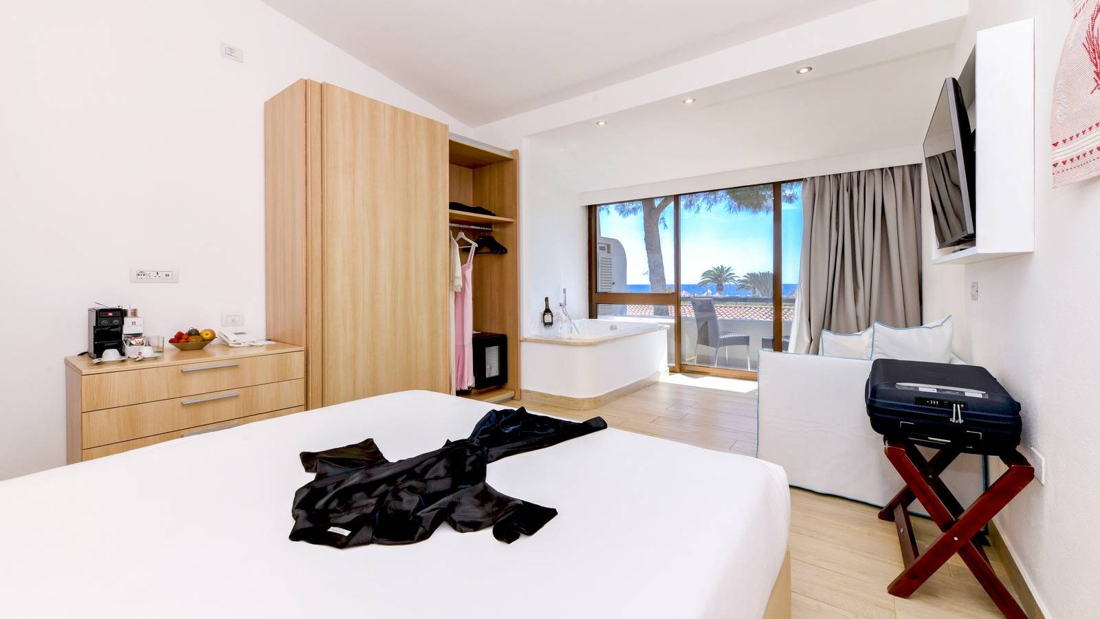 Chambre Deluxe Family vue mer – Cormoran Resort Villasimius